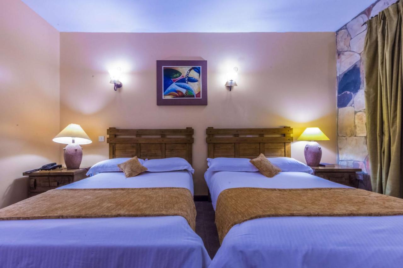 Mountains Of The Moon Hotel Fort Portal Exteriör bild
