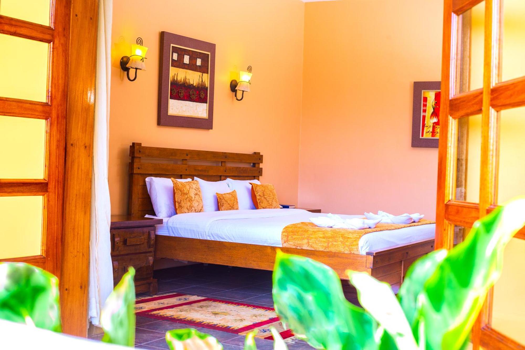 Mountains Of The Moon Hotel Fort Portal Exteriör bild