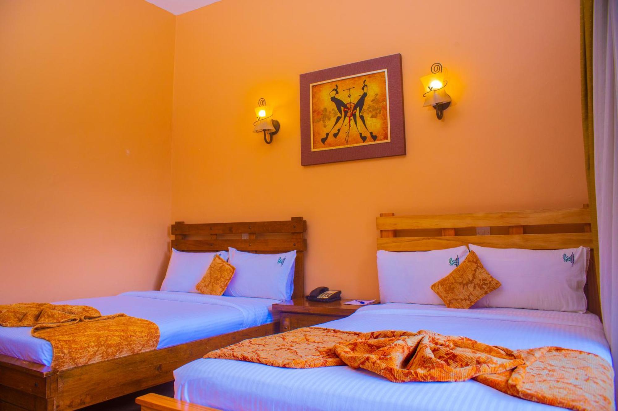 Mountains Of The Moon Hotel Fort Portal Exteriör bild
