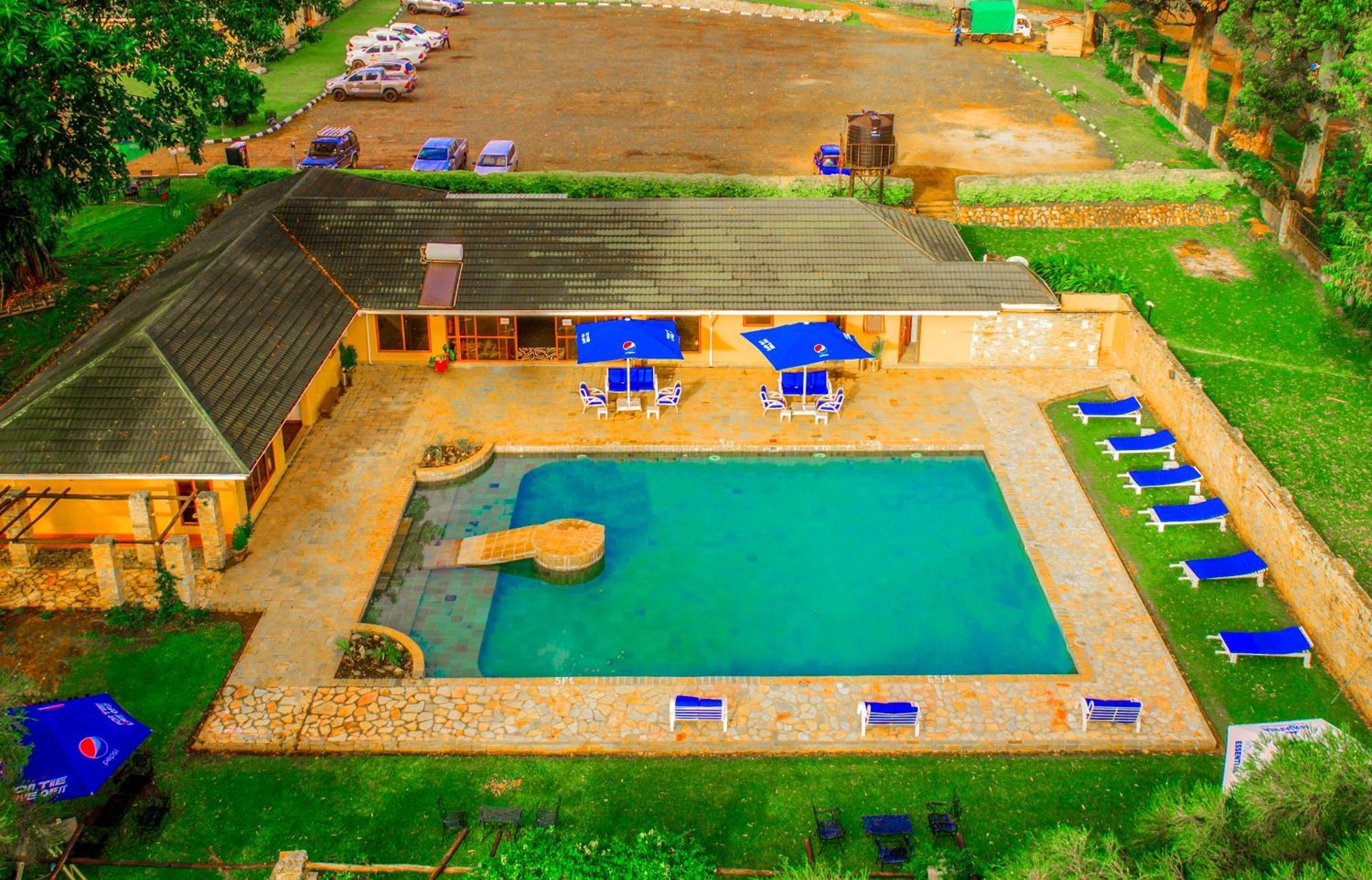 Mountains Of The Moon Hotel Fort Portal Exteriör bild