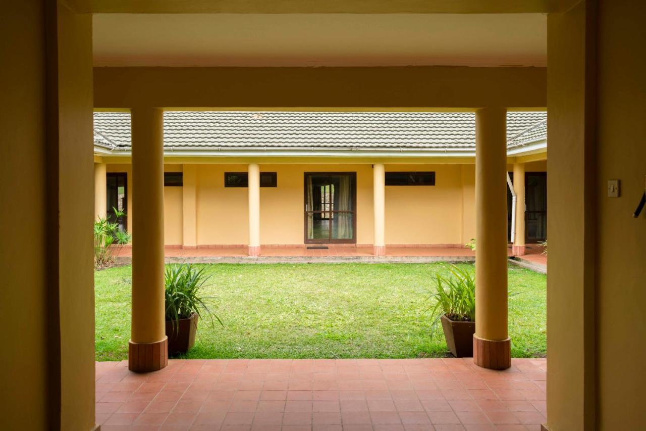 Mountains Of The Moon Hotel Fort Portal Exteriör bild