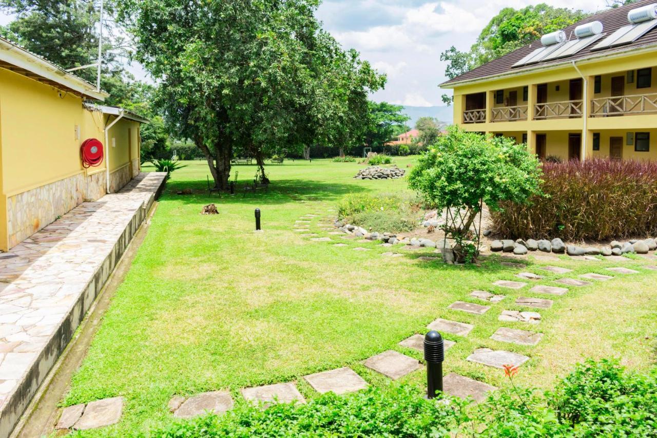 Mountains Of The Moon Hotel Fort Portal Exteriör bild
