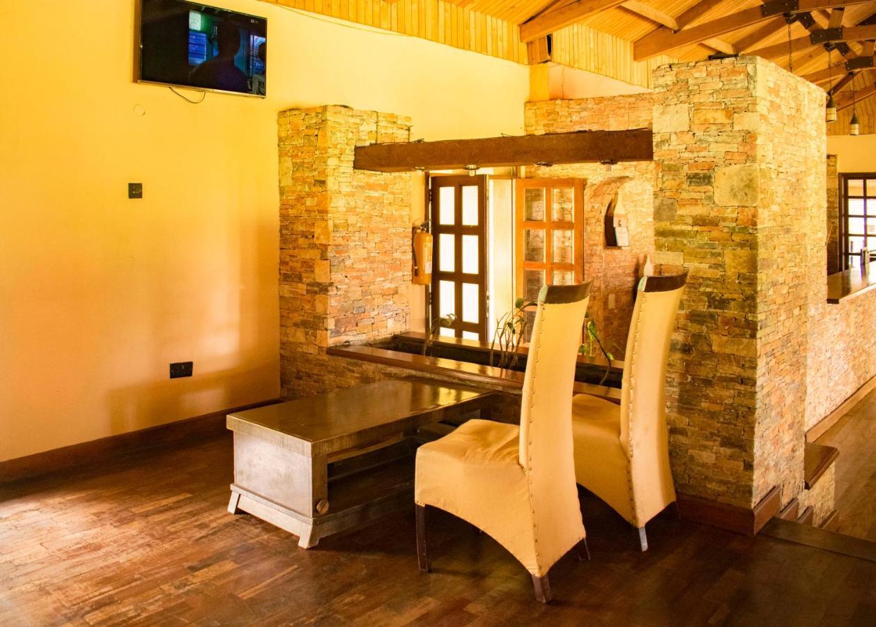 Mountains Of The Moon Hotel Fort Portal Exteriör bild