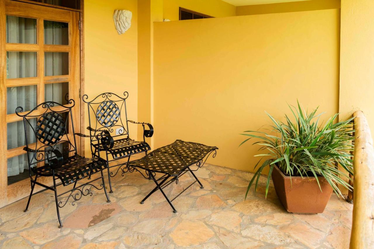 Mountains Of The Moon Hotel Fort Portal Exteriör bild