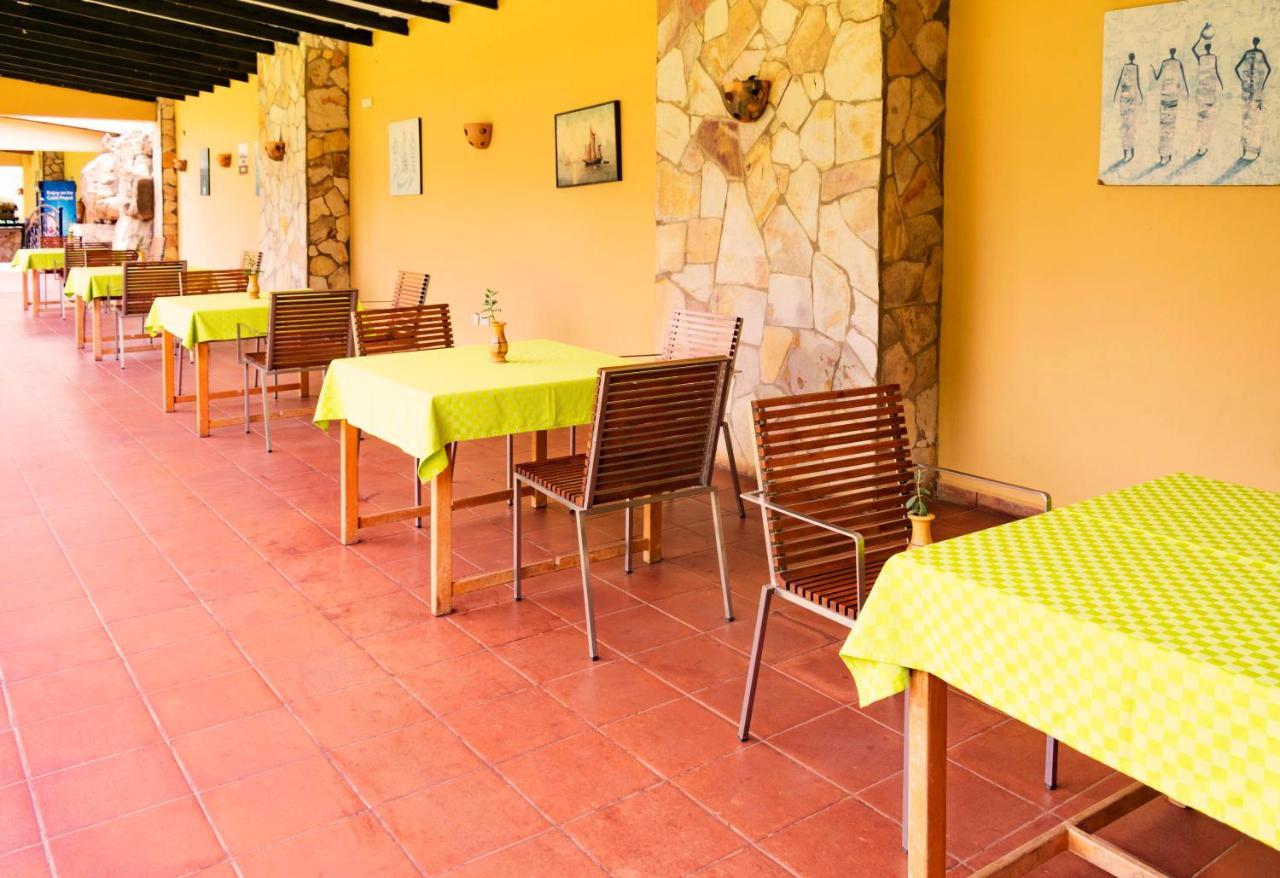 Mountains Of The Moon Hotel Fort Portal Exteriör bild
